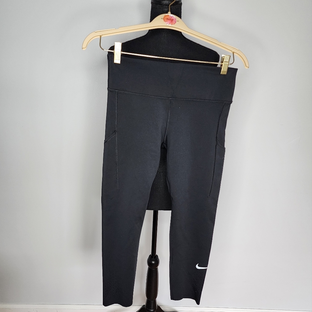 Black Nike Crop Yoga Pants Large